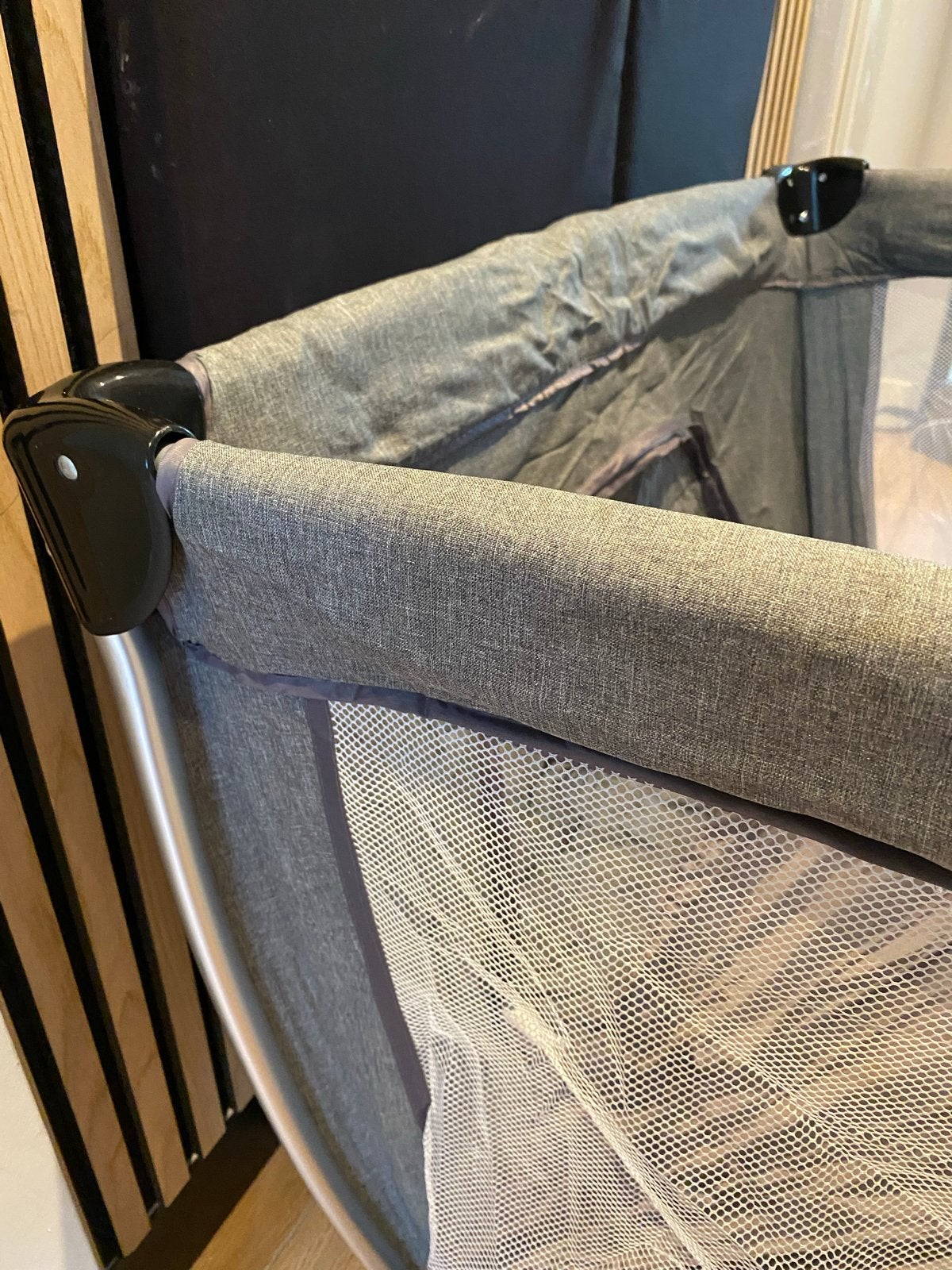Compact en opvouwbaar reisbedje met matras, Kinderen en Baby's, Babywiegjes en Ledikanten, Ophalen of Verzenden, Gebruikt, Reisbedje