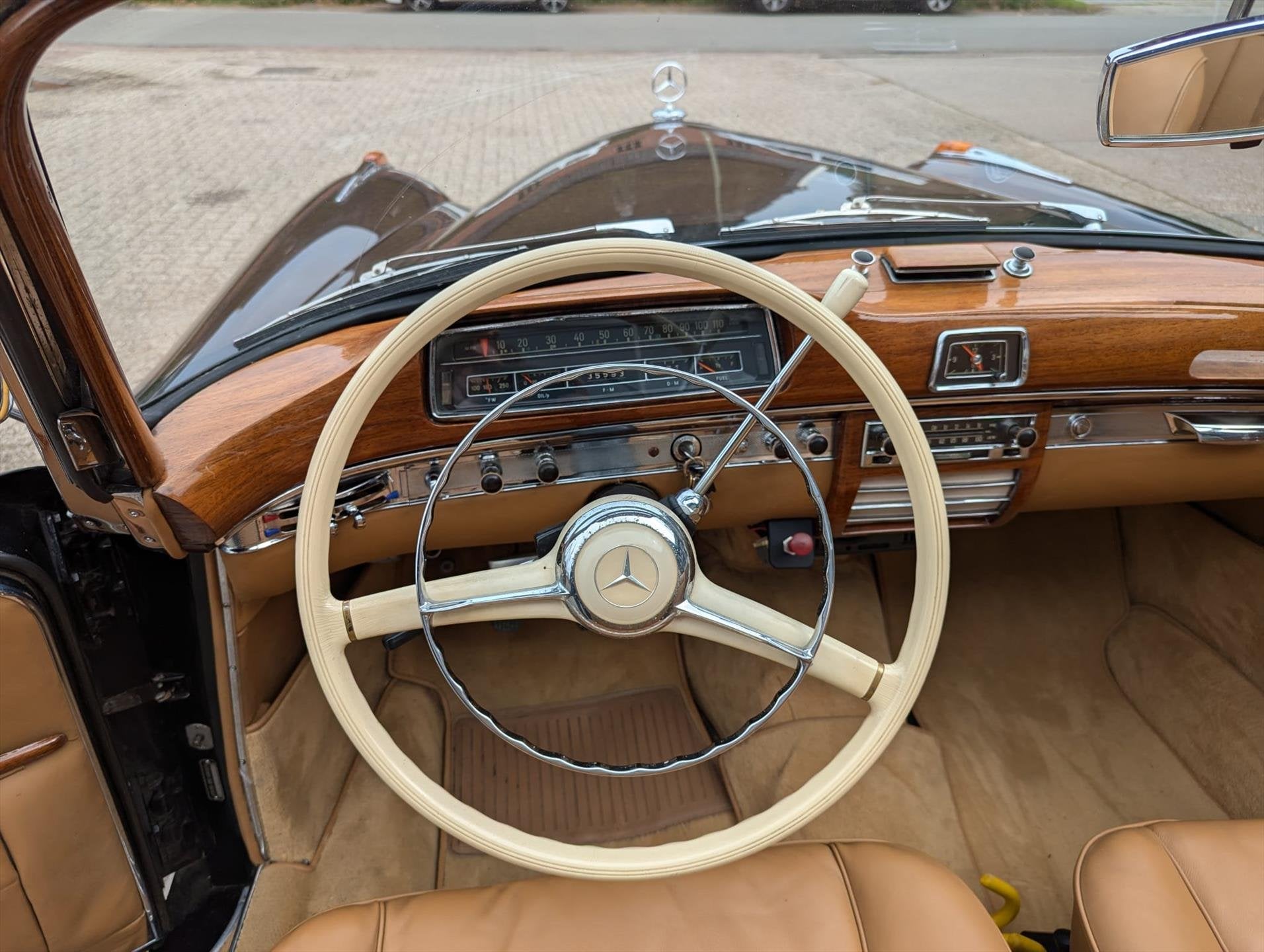 Mercedes 220 S Cabriolet, foto 4