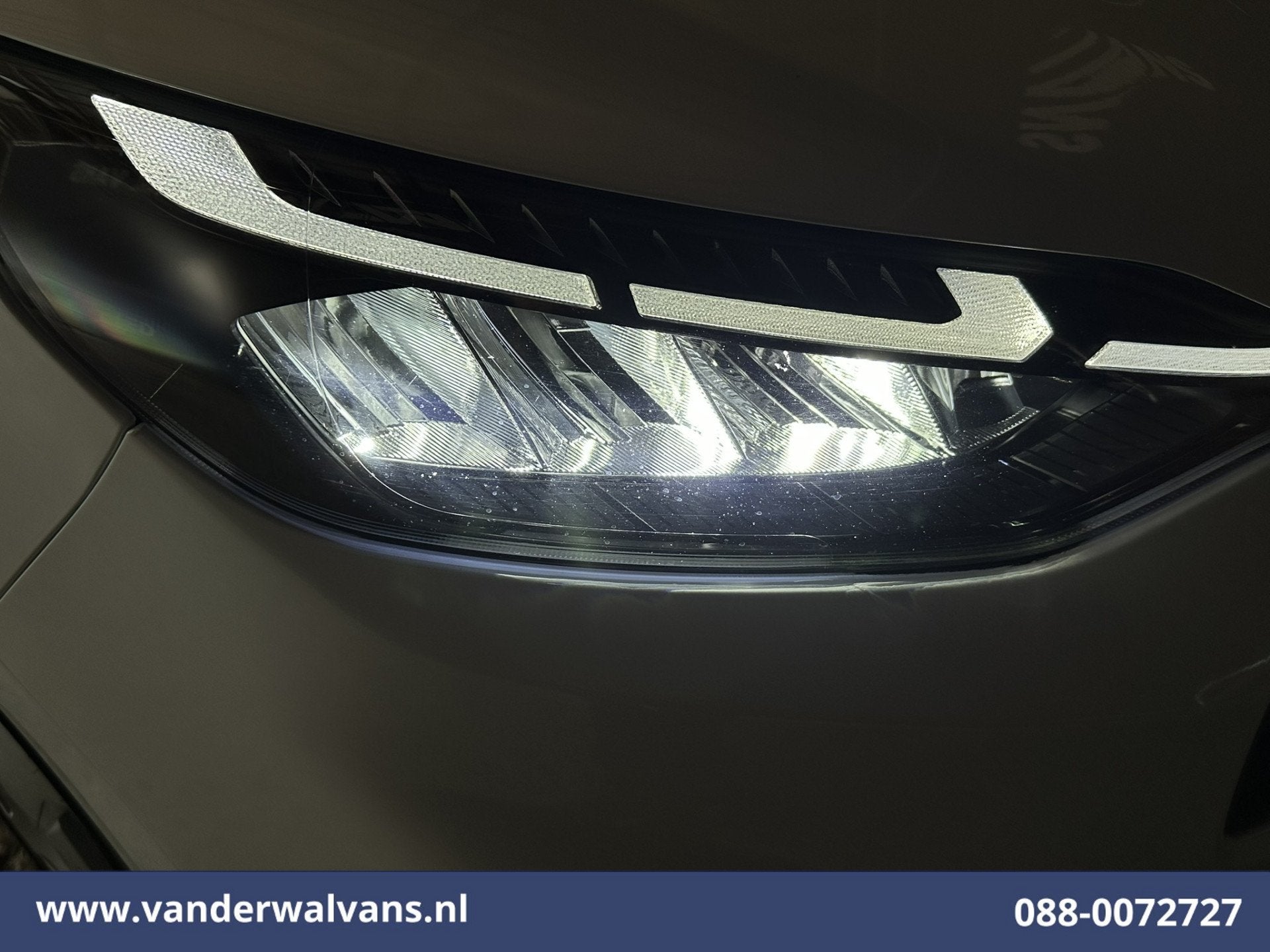 Ford Transit Custom 2.0 TDCI 136pk L2H1 Euro6 Airco | Camera, Auto's, Bestelauto's, Voorwielaandrijving, 4 cilinders, Wit, Leder