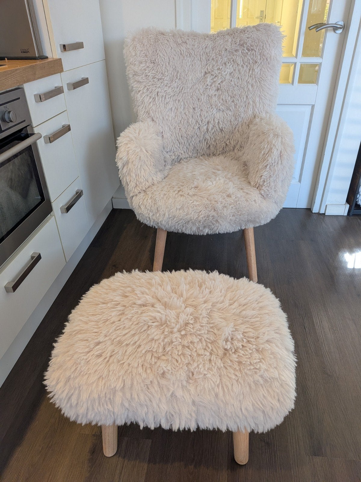 Fauteuil HVILSTED met voetenbank (zo goed als nieuw), Huis en Inrichting, Ophalen, Zo goed als nieuw, Stof, Eén