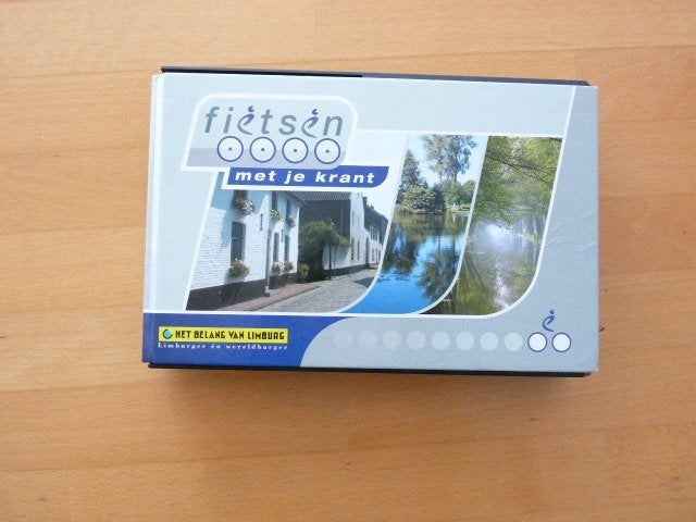 Fietsen met je krant, 10 routes door België, Het belang van, Overige merken, Fiets- of Wandelgids, Ophalen of Verzenden, Zo goed als nieuw