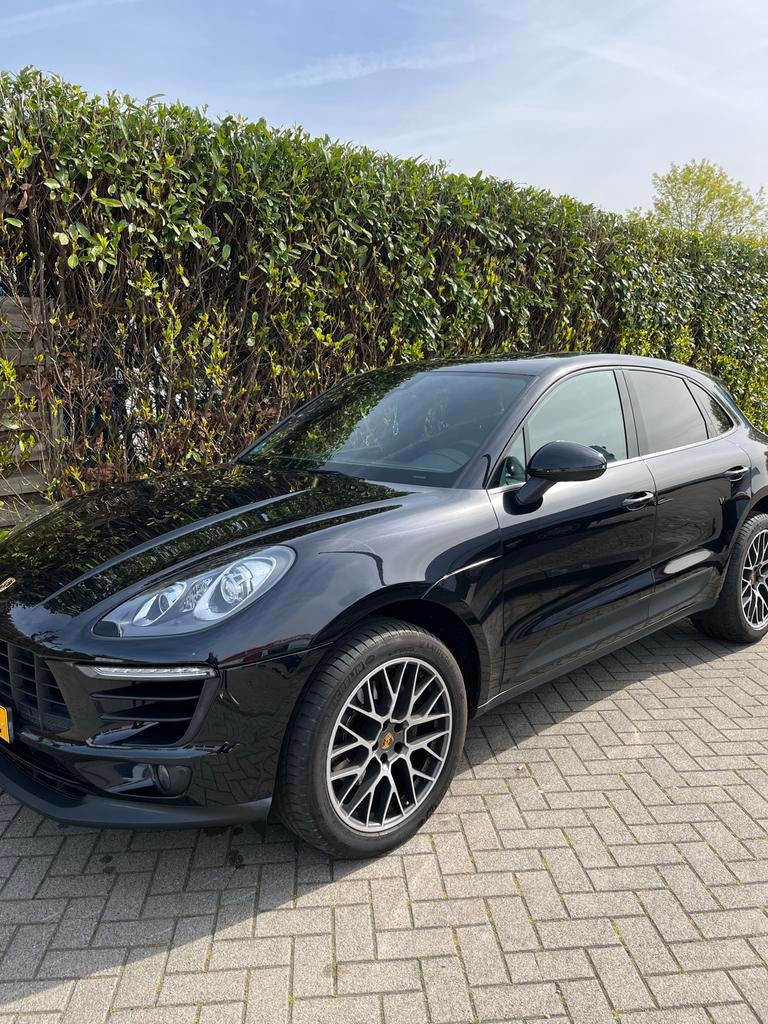 Porsche Macan 2.0 185KW AUT 4WD 2018 Zwart, Auto's, Porsche, 4 cilinders, Vierwielaandrijving, Particulier, Dealer onderhouden