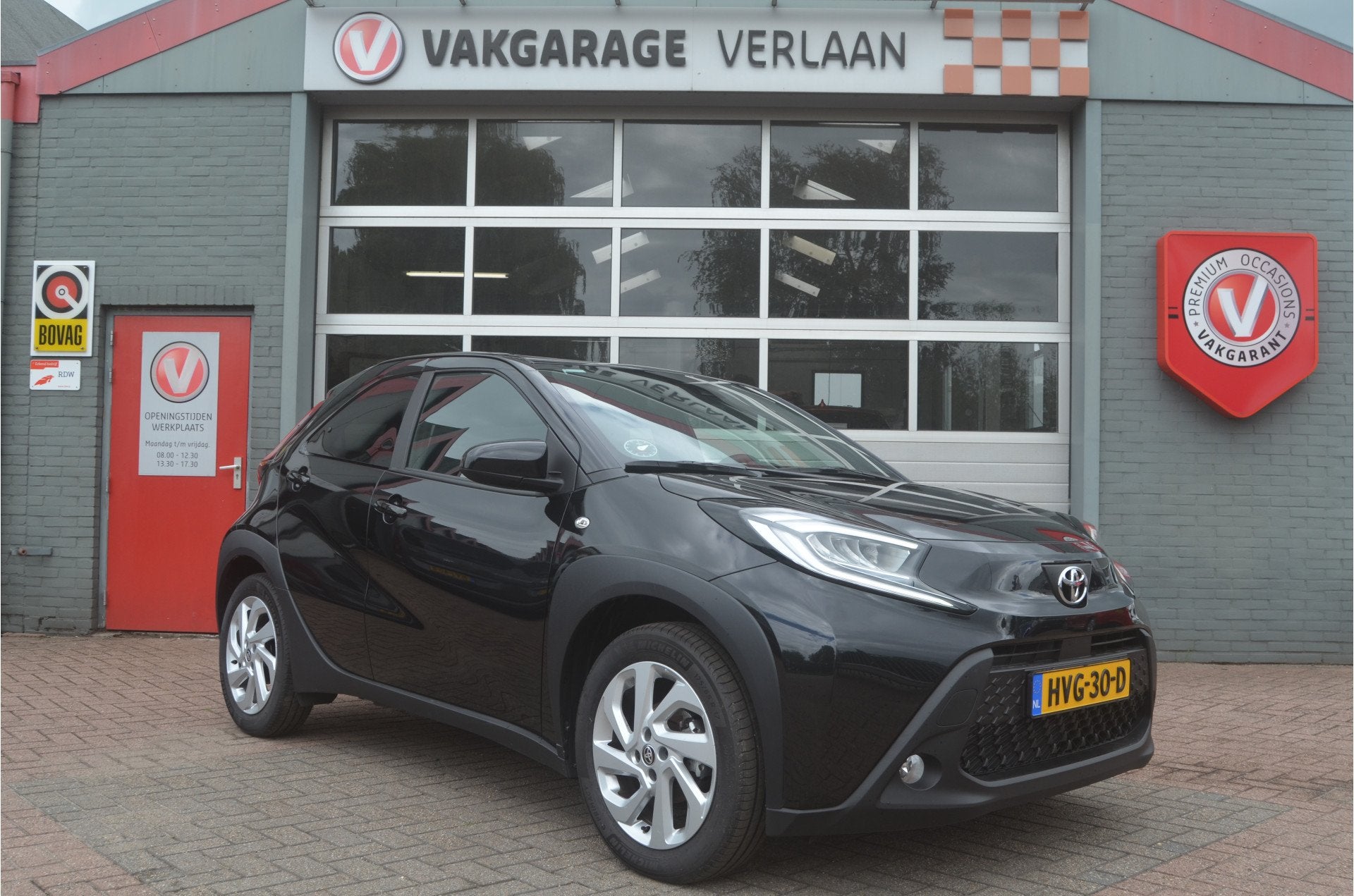 Toyota Aygo X 1.0 VVT-i MT First, LM velgen, nav.camera 12 m, 12 maanden, Gebruikt, Euro 6, 920 kg