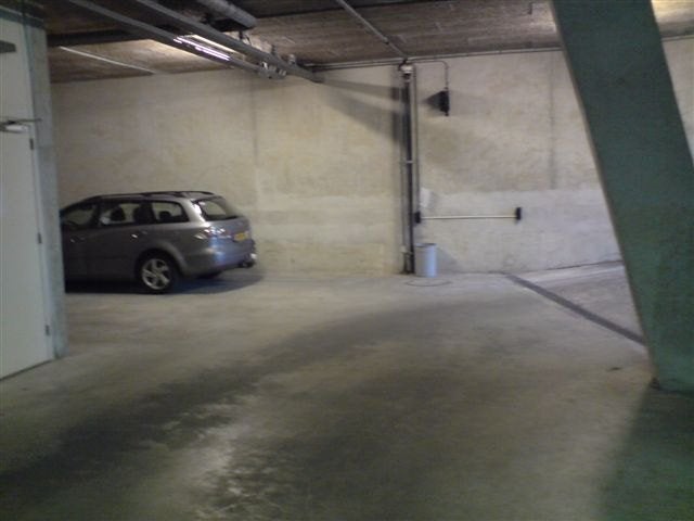 parkeren bij Binckhorst: inpandige parkeerplaats te koop, Huizen en Kamers, Den Haag