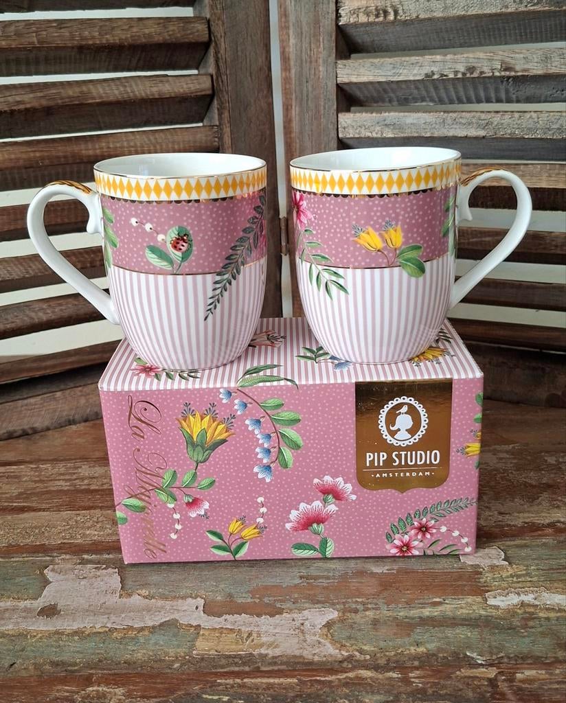 Pip Studio set van 2 mokken La Majorelle Pink, Nieuw, Ophalen of Verzenden, Overige stijlen, Kop(pen) en/of Schotel(s)