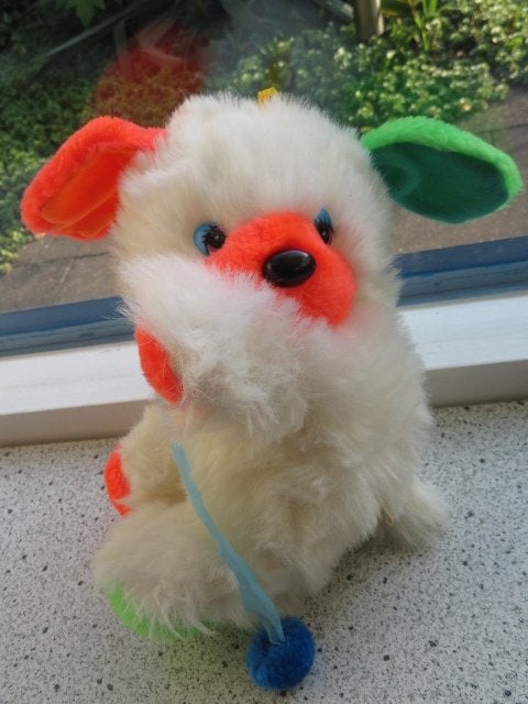 Wit pluche beer /hond oranje + groen oor, snuit merk Linda, Beer, Ophalen of Verzenden, Middelgroot (20 tot 80 cm), Meerkleurig