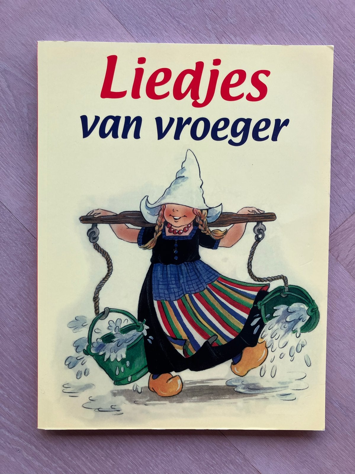 Liedjes van vroeger - Uniek kinderliedjesboek, Boeken, Ophalen of Verzenden, Gelezen, Non-fictie