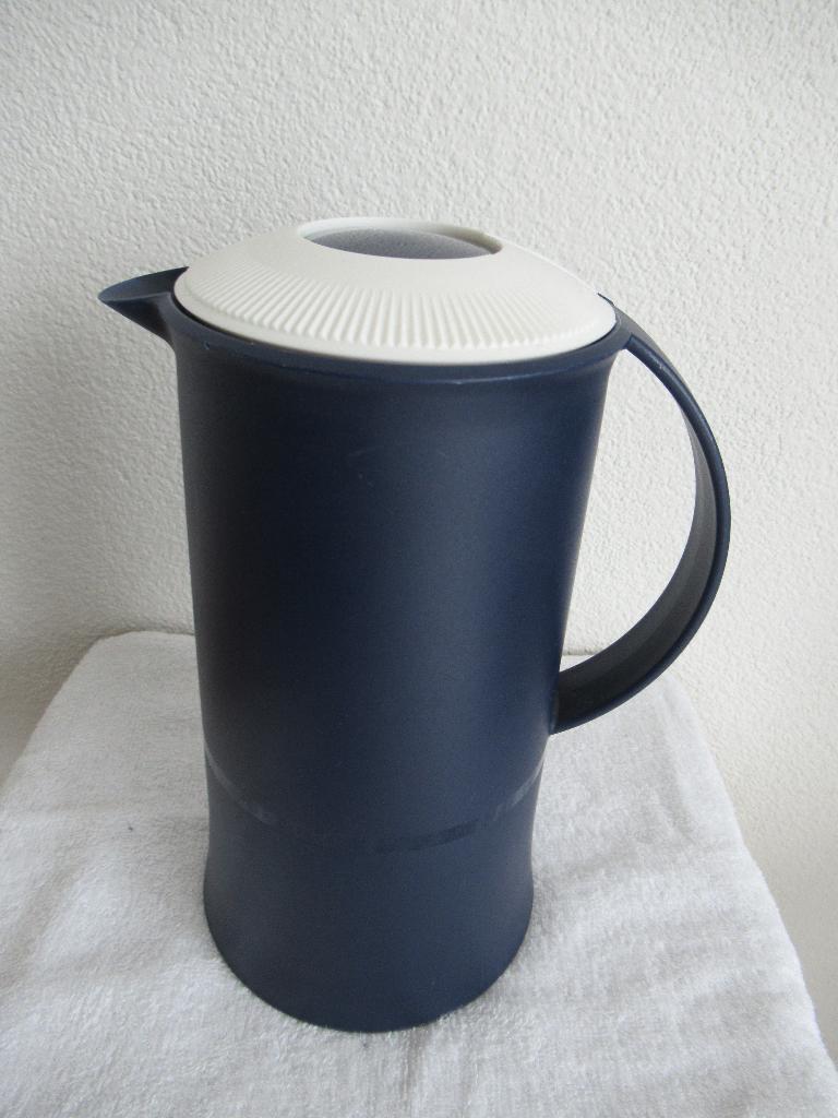 tupperware thermoskan , koffie / theekan 0,6 liter, Ophalen of Verzenden, Gebruikt, Blauw, Overige typen