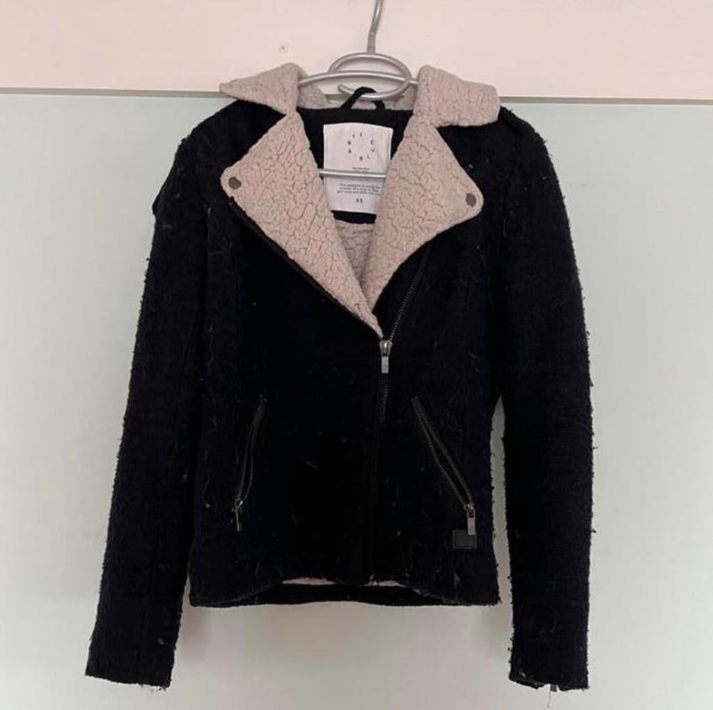 Stijlvol zwart jasje Anti-Blue met teddy voering - Maat XS, Kleding | Dames, Blauw, Ophalen of Verzenden, Zo goed als nieuw, Jasje