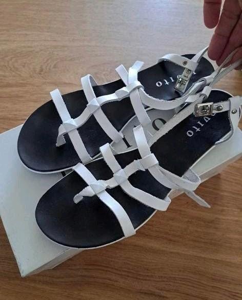 WIT leren Sandalen INVITO 41 ( 42) 1x gedragen, Kleding | Dames, Schoenen, Wit, Zo goed als nieuw, Invito, Sandalen of Muiltjes