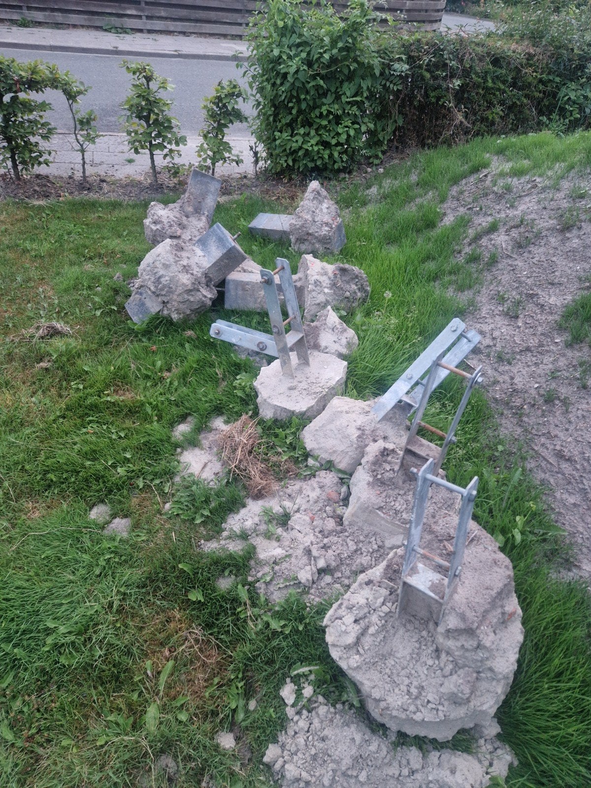 H-ankers en poeren voor 10cm palen in beton, Ophalen, Gebruikt, 250 mm of meer, Overige typen