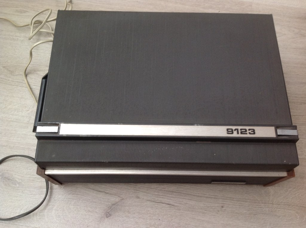 Model: AR9123A/50 - Aristona, Ophalen of Verzenden, Bandrecorder, Met stofkap
