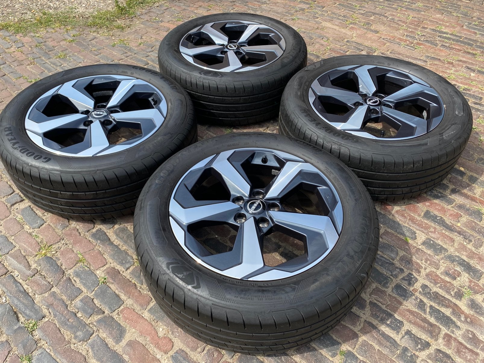 18” Nissan Qashqai velgen + TPMS + Goodyear (7mm) NIEUWSTAAT, Auto-onderdelen, 18 inch, Banden en Velgen, Nieuw, Ophalen of Verzenden