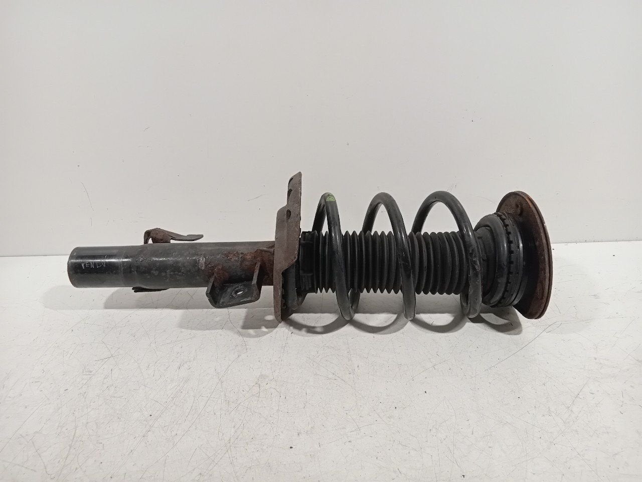 Veerpoot links voor Volvo V60, Onderdelen@venauto.nl, Van der Ven Autorecycling B.V., Gebruikt, Ettenseweg 76, 4706 PB Roosendaal, The Netherlands