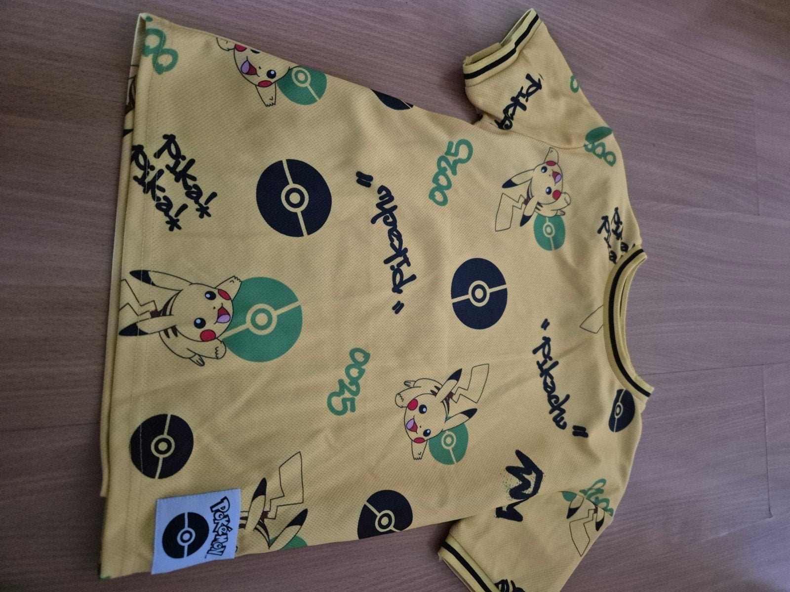 Pokémon Pikachu T-shirt - Maat 128 (7-8 jaar), Ophalen of Verzenden, Gebruikt, Pokémon, Jongen of Meisje