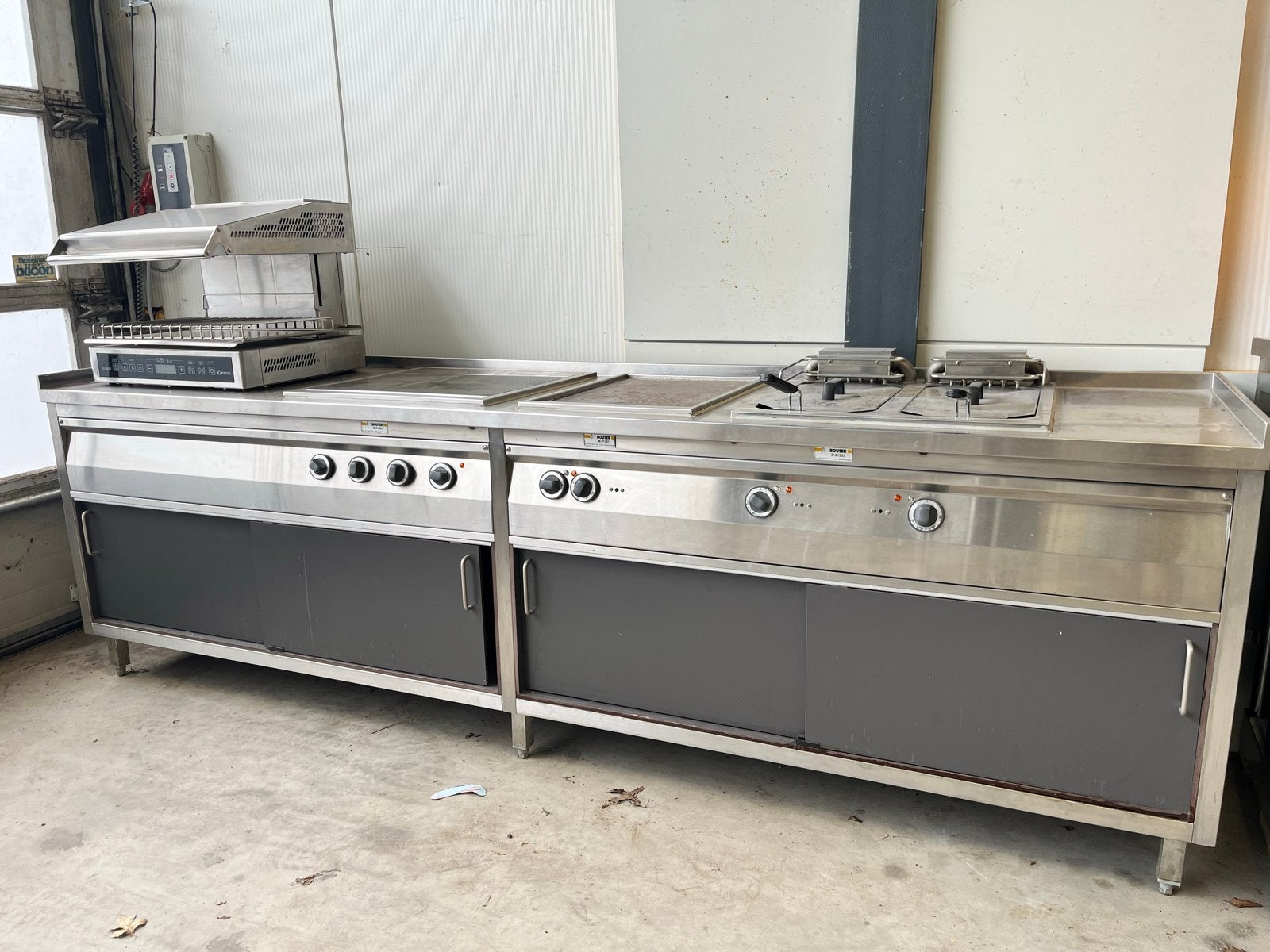 Professionele horecakeuken bakwand: frituur bakplaat fornuis, Ophalen, Gebruikt, Fornuis, Frituur en Grillen