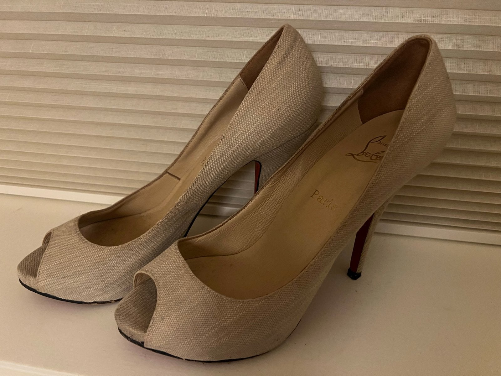 Christian Louboutin Peep-Toe Hakken - Beige, Pumps, Beige, Ophalen of Verzenden, Gedragen