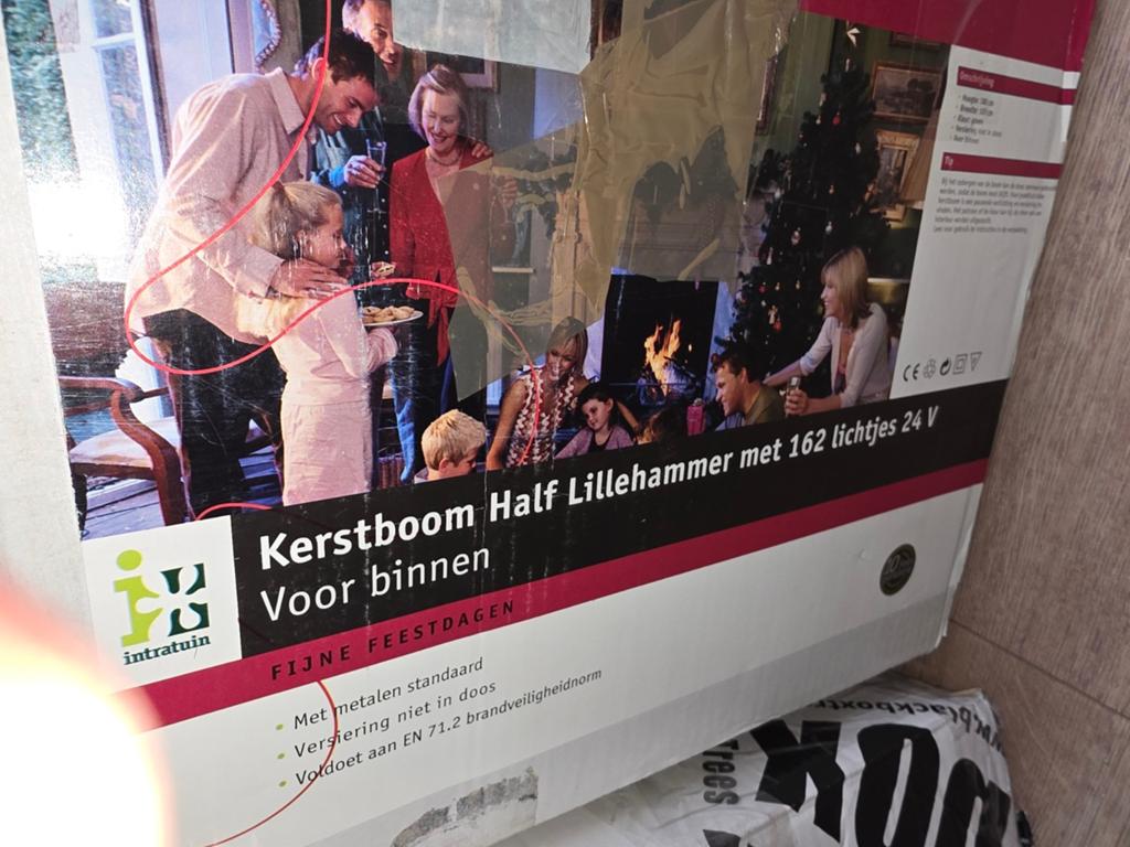 Kerstboom half Lillehammer met verlichting halve boom 180 cm, Diversen, Kerst, Ophalen
