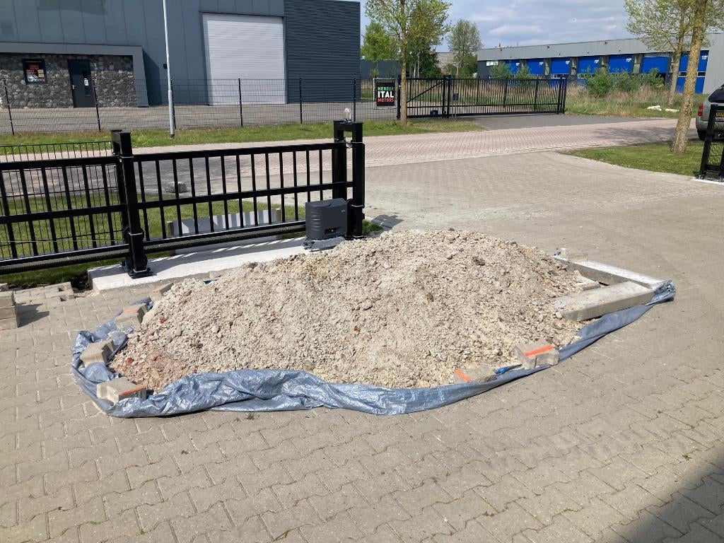 Gebroken puin / granulaat plusminus 1,5 kuub, Ophalen