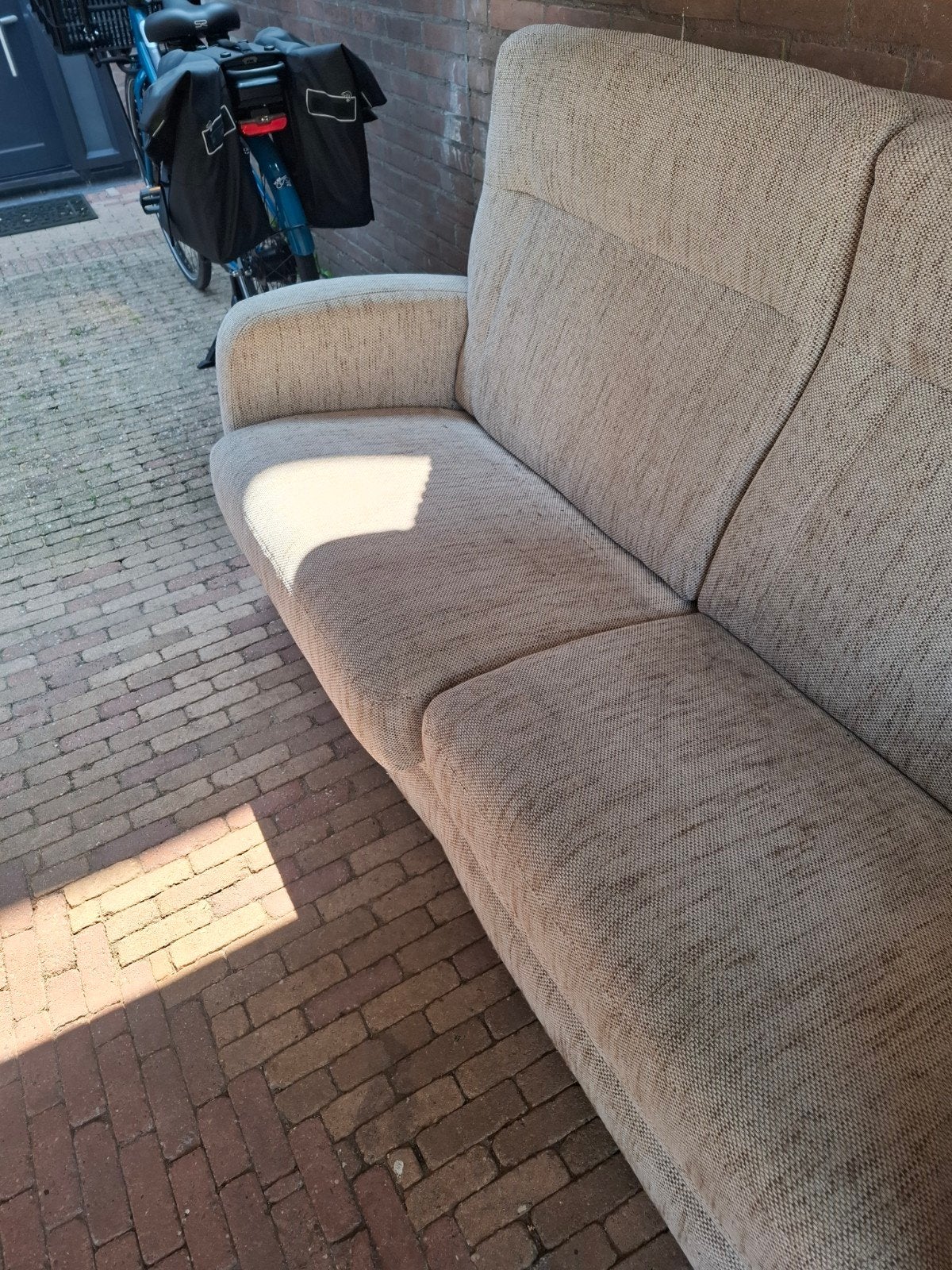 Comfortabele 2-zitsbank met verstelbare diepte zitting, Huis en Inrichting, Banken | Bankstellen, Gebruikt, Rechte bank, Tweepersoons