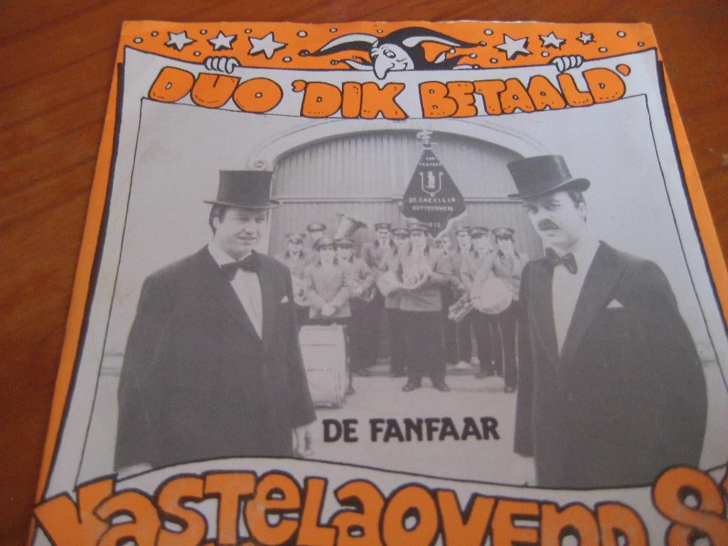 De Fanfaar: Dik betaald, Ophalen of Verzenden, Zo goed als nieuw, Nederlandstalig, Single