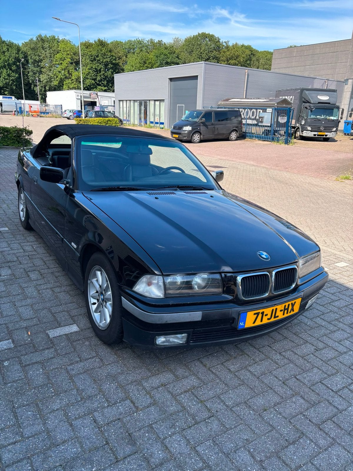 BMW 3-Serie 1.8 I 318 Cabriolet 1997 Zwart, 1345 kg, Achterwielaandrijving, Zwart, 4 cilinders