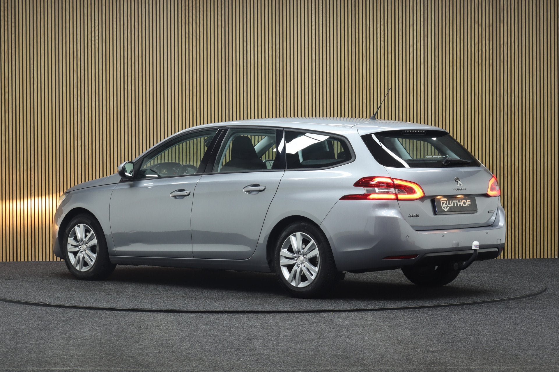 Peugeot 308 SW 1.2 e-THP Allure | Navi | Stoel verwarming |, Stof, Gebruikt, 1199 cc, 1165 kg