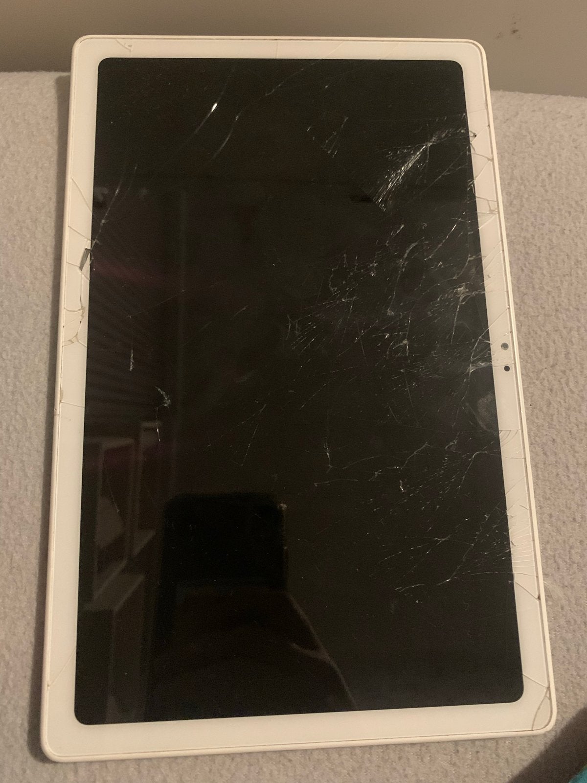Samsung tablet met barsten in scherm, werkt perfect, Computers en Software, Windows Tablets, Ophalen, Gebruikt