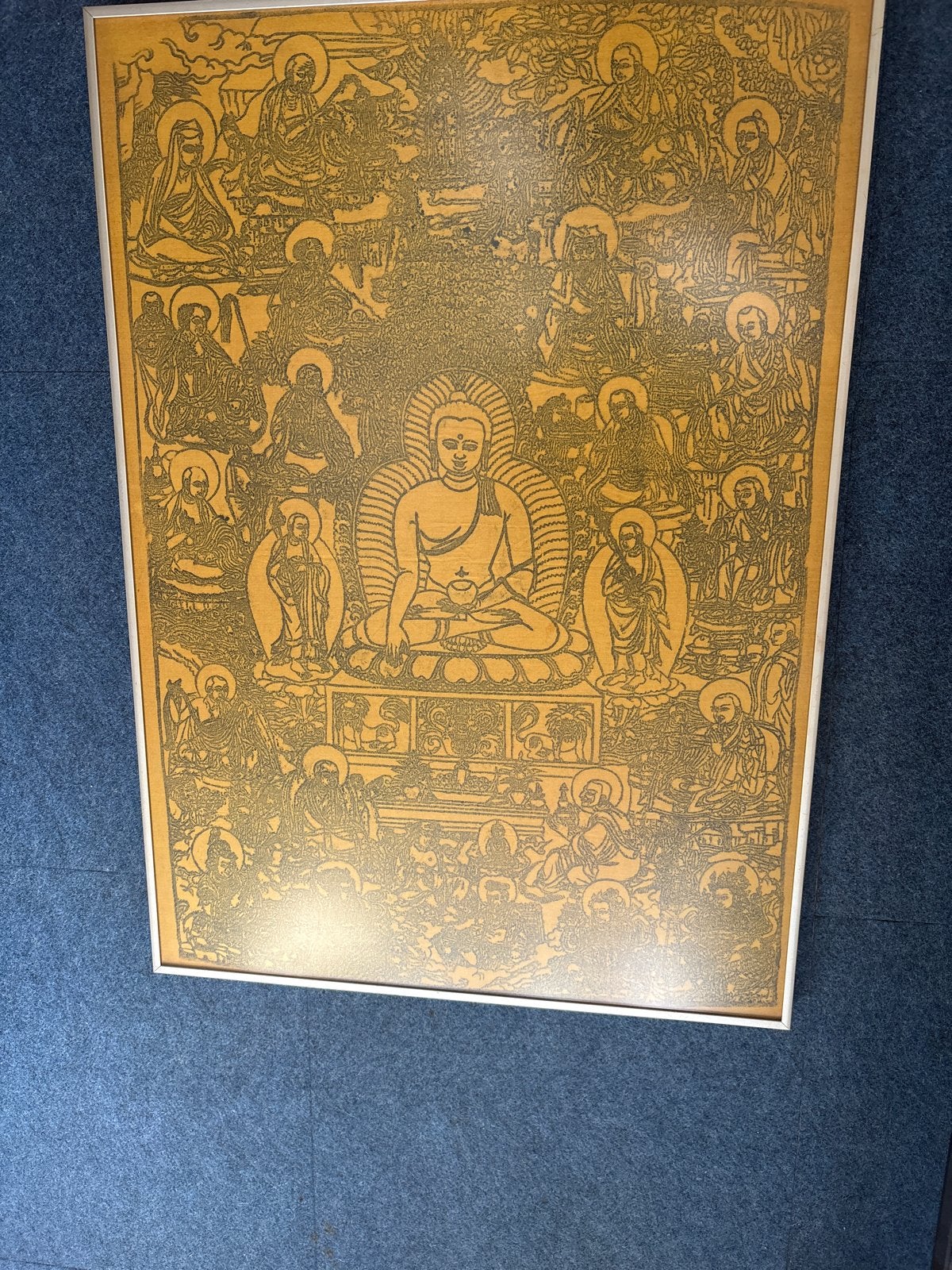 Ingelijste Tibetaanse doek met Boeddha en figuren, Wanddecoratie, Textiel, Ingelijst, Geel