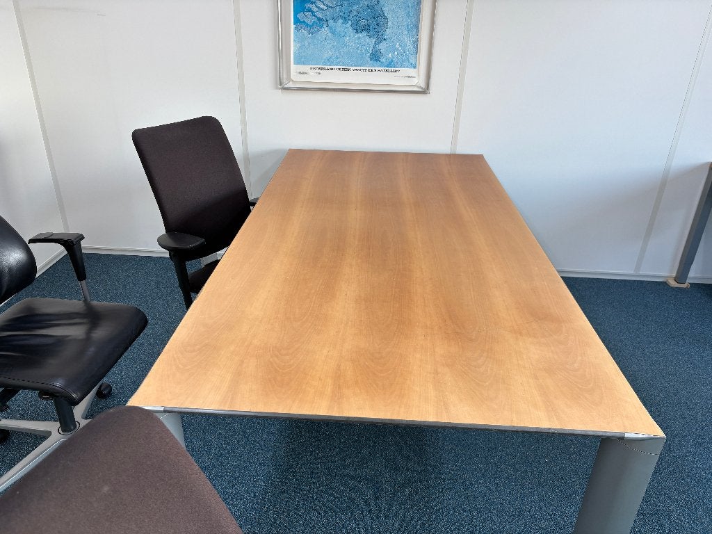 Stevig houten bureau met metalen poten, Ophalen, Overige typen, Gebruikt, Hout