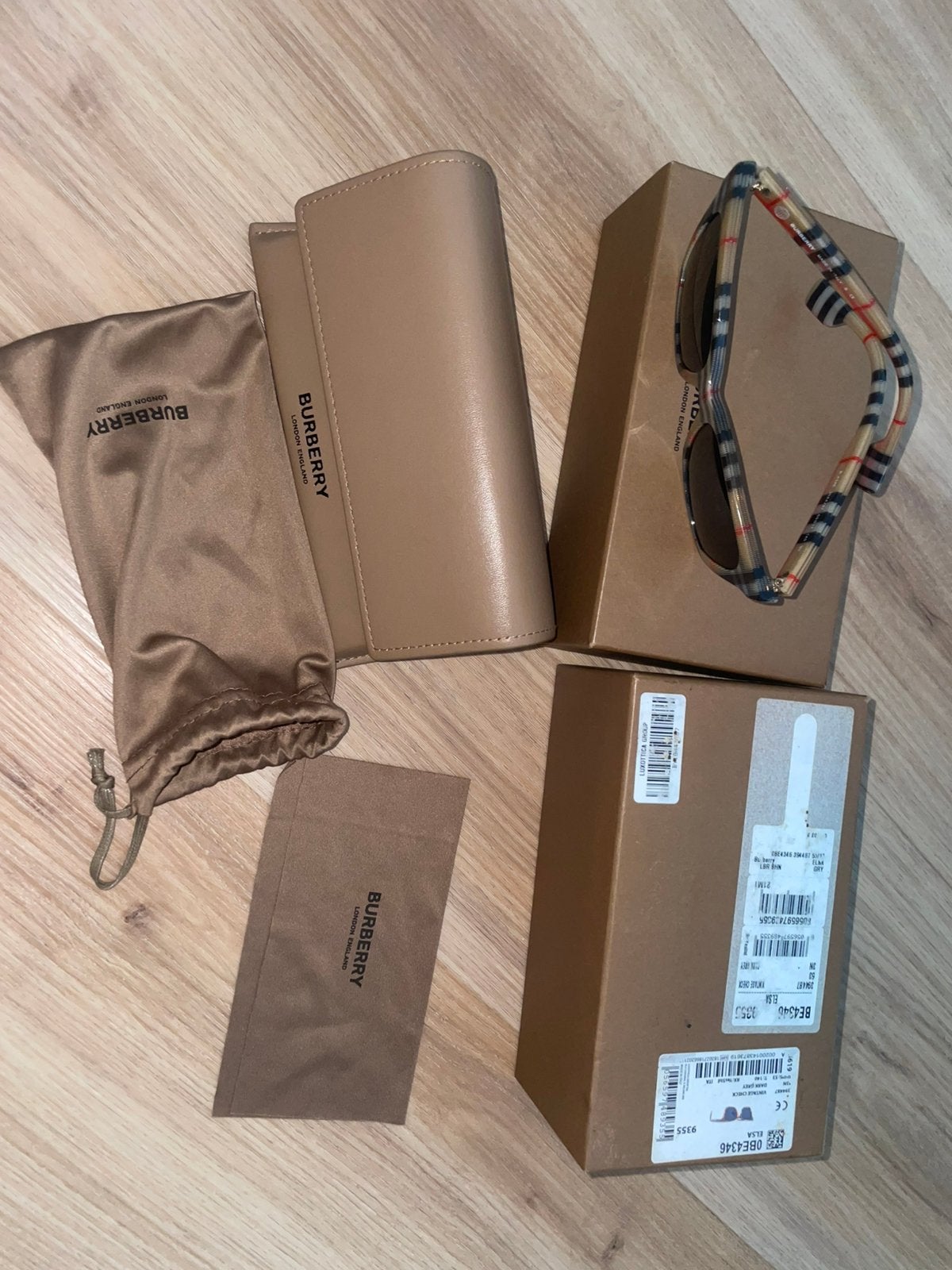 Originele Burberry zonnenbril - model BE4346 Elsa., Kinderen en Baby's, Zo goed als nieuw, Rug, Draagzak, Ophalen
