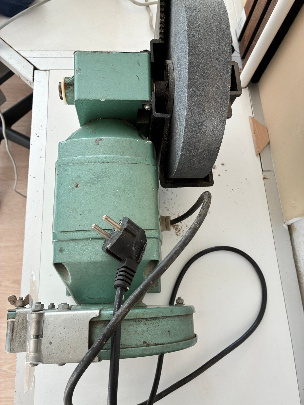 Ferm FBGK-200/150 Werksbankslijpmachine, Doe-het-zelf en Verbouw, Ophalen of Verzenden, Gebruikt, Minder dan 700 watt, Werkbankslijpmachine