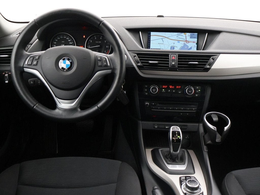 BMW X1 sDrive20i 184 PK AUT. ORIG NL *94.700 KM* + TREKHAAK, Auto's, BMW, Euro 6, 4 cilinders, Origineel Nederlands, 184 pk