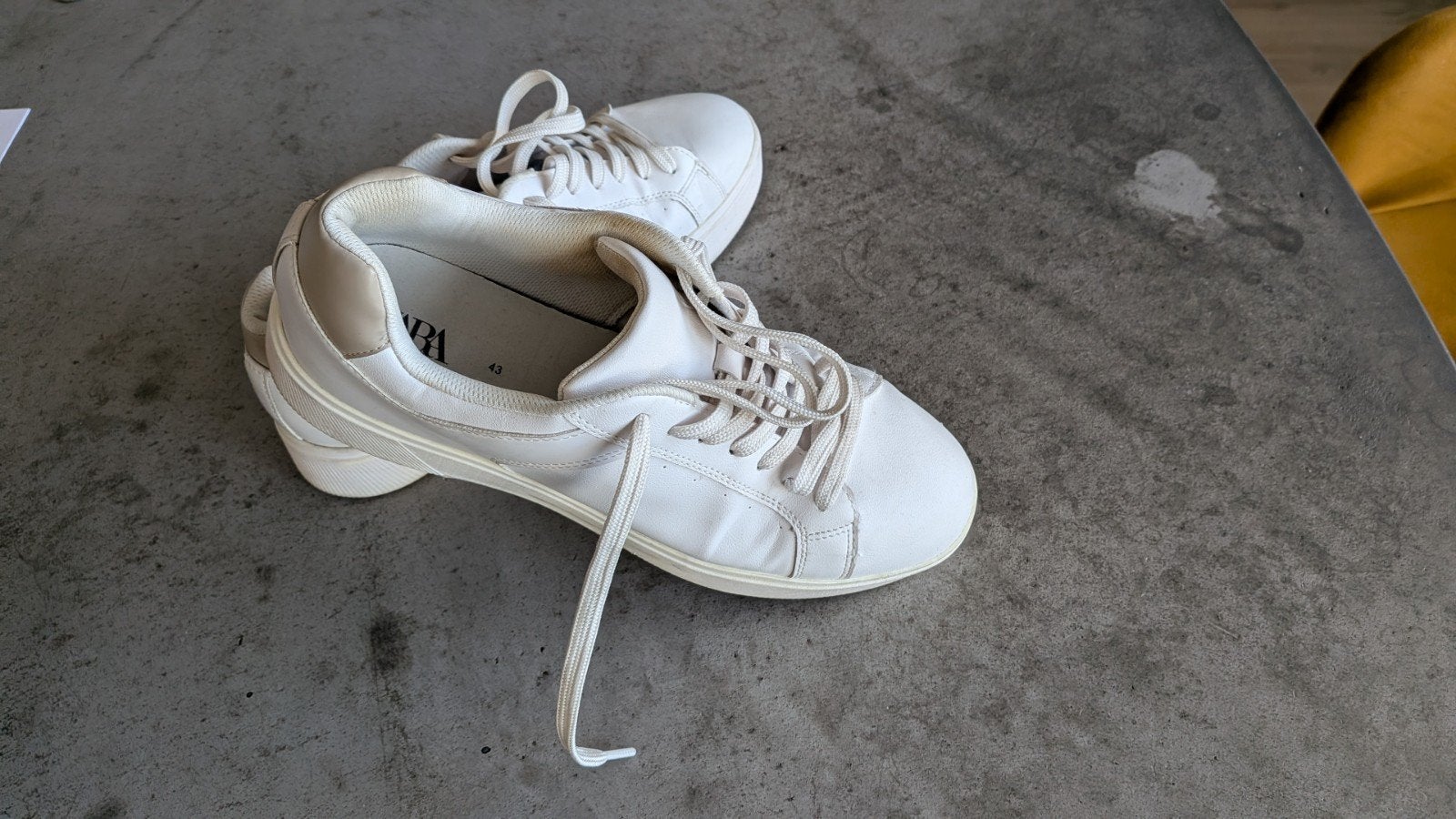 Witte Zara sneakers - Maat 43, Kleding | Heren, Schoenen, Zara, Wit, Ophalen of Verzenden, Sneakers of Gympen
