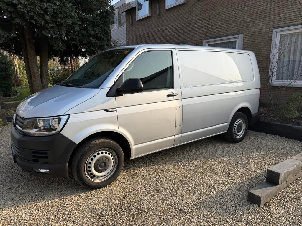 Volkswagen Transporter GB 2.0 TDI 150pk L1h1 300/2800 7-DSG, Auto's, Volkswagen, 1828 kg, Stof, Zwart, 4 cilinders