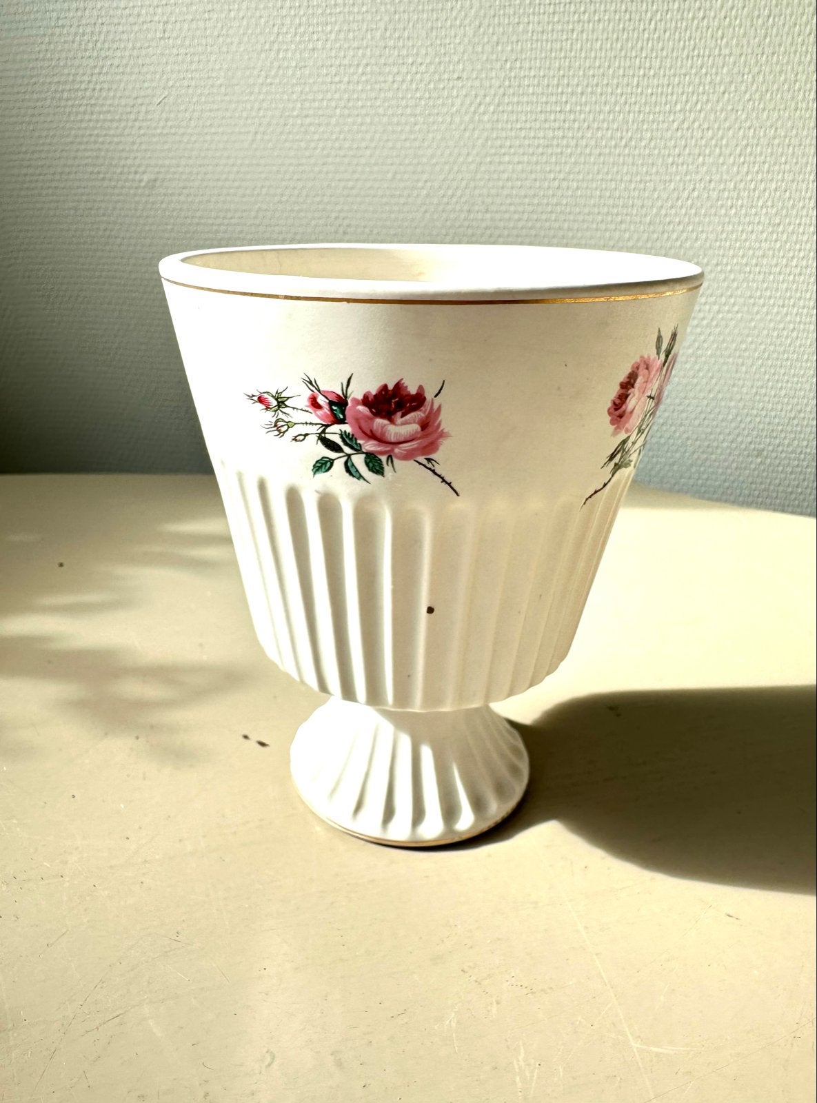 Vintage keramieken bloempet met roosjes, Ophalen of Verzenden
