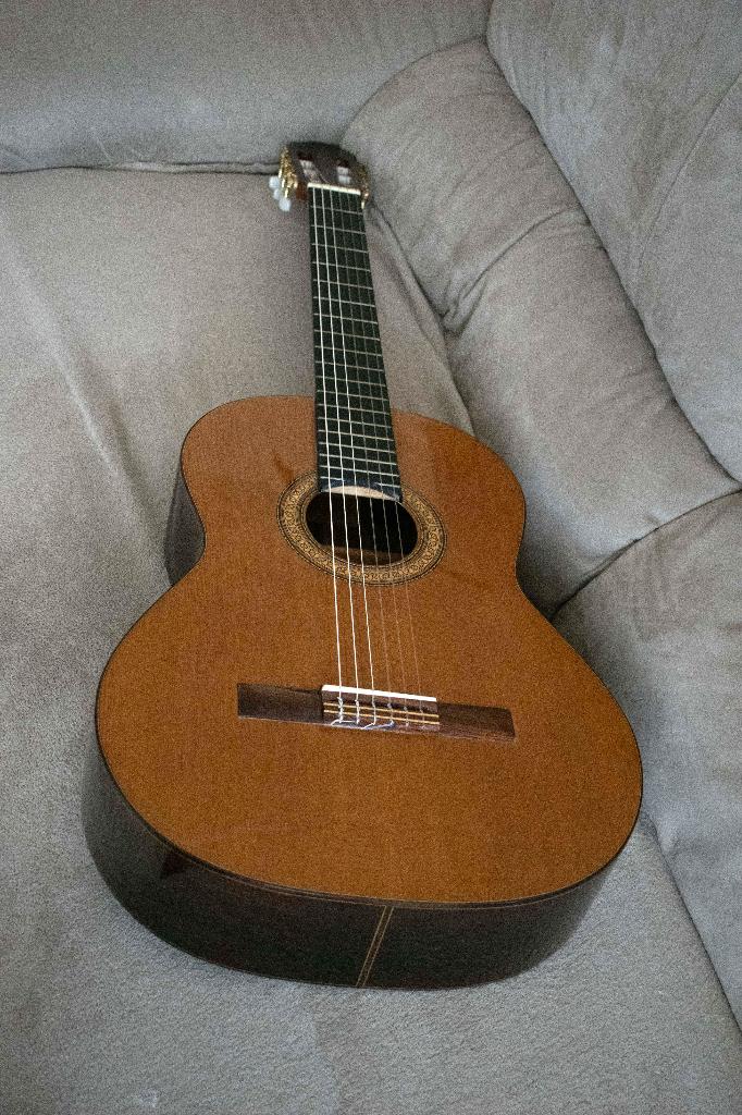 Raimundo gitaar model 130, Muziek en Instrumenten, Snaarinstrumenten | Gitaren | Akoestisch, Zo goed als nieuw, Klassieke of Spaanse gitaar