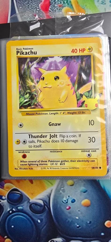 Pikachu Pokémon kaart 25th Anniversary, Ophalen of Verzenden, Zo goed als nieuw