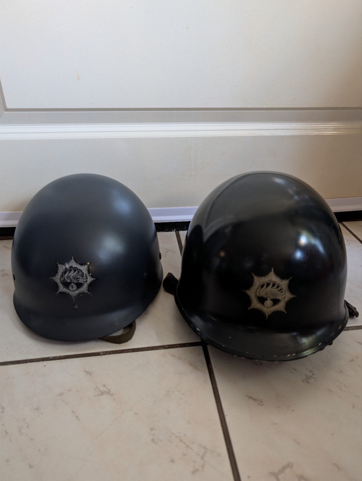 Vintage Rijkspolitie Stalen Helm met Binnenhelm, Verzamelen, Militaria | Algemeen, Ophalen of Verzenden, Landmacht, Nederland