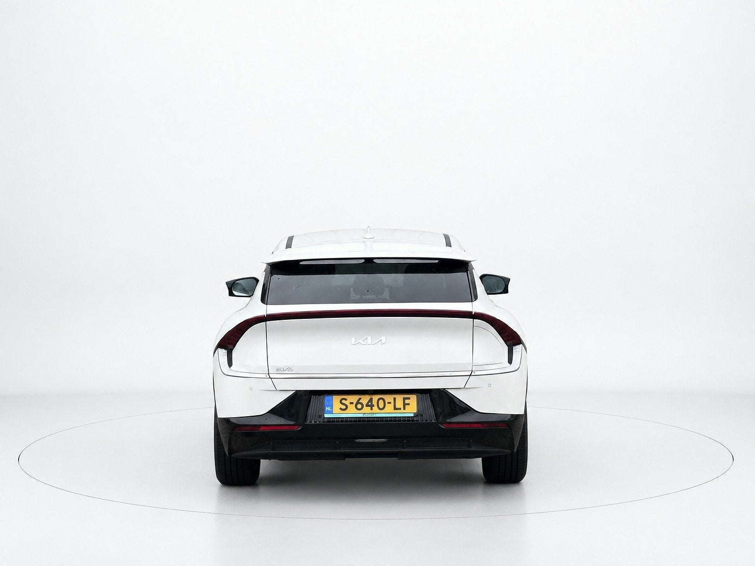 Kia EV6 Plus 77.4 kWh SOH 100% WARMTEPOMP DEALER OND, Auto's, Automaat, Achterwielaandrijving, Gebruikt, Zwart