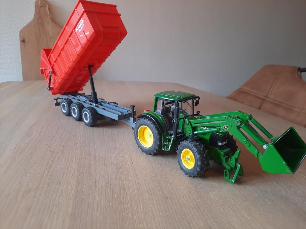 SIKU - John Deere 6820 met Krampe Tridem TW 800 1:32, Ophalen of Verzenden, Zo goed als nieuw, Tractor of Landbouw, SIKU