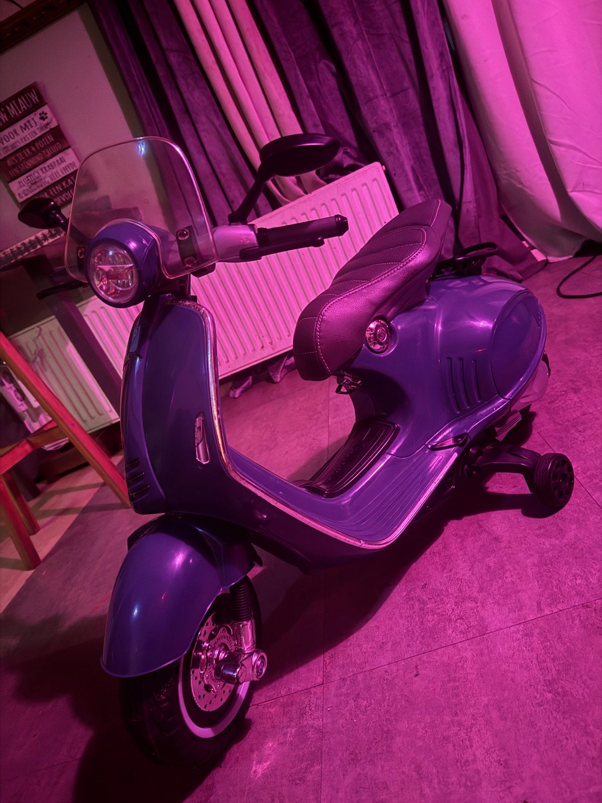 Elektrische kinder scooter Vespa - Blauw, Kinderen en Baby's, Ophalen, Zo goed als nieuw