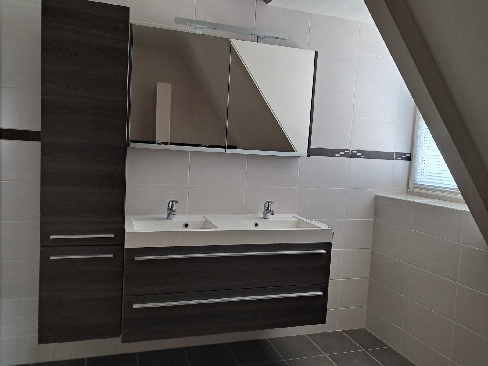 Complete badkamermeubelset met spiegel en kranen, Huis en Inrichting, Badkamer | Badkamermeubels, Ophalen, 100 tot 150 cm, Minder dan 100 cm