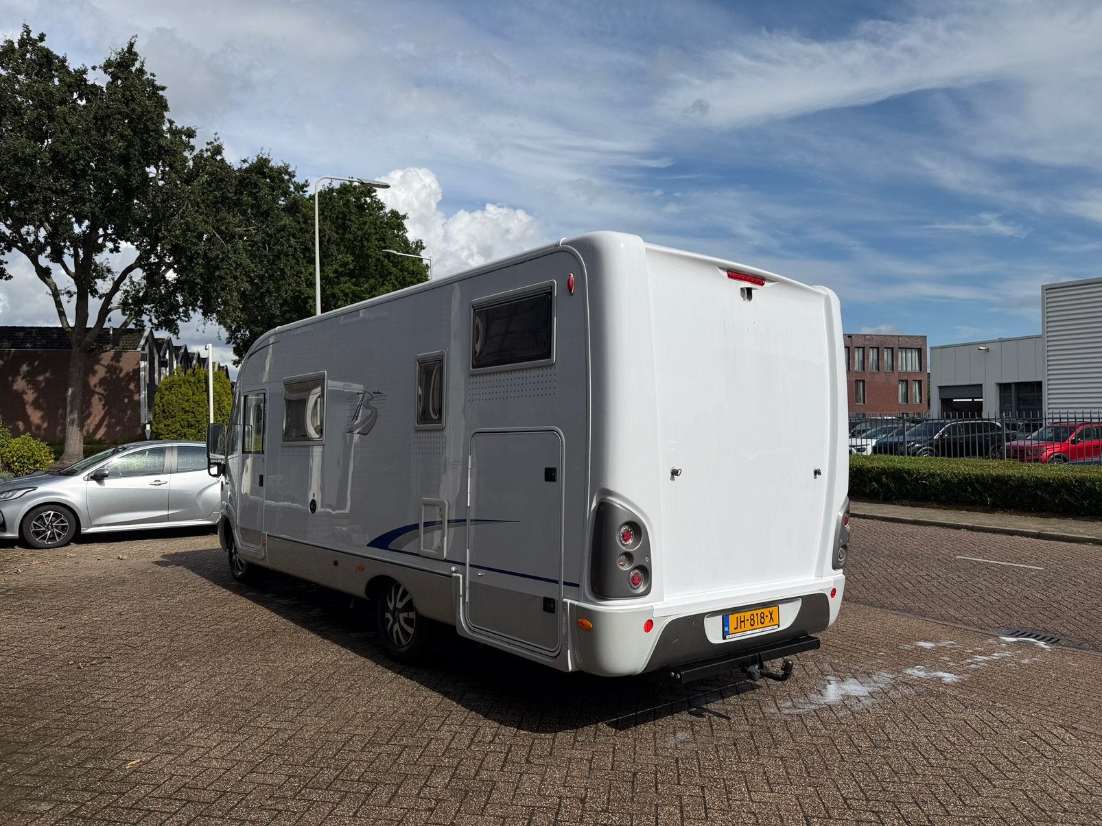 Foto 6 van Burstner i690 Elegance 2.8 JTD - levelsysteem - 66.500 km