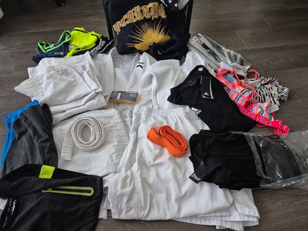 sportkleding mt 158/164, mt S en judopakken mt M/L, Ophalen, Zo goed als nieuw