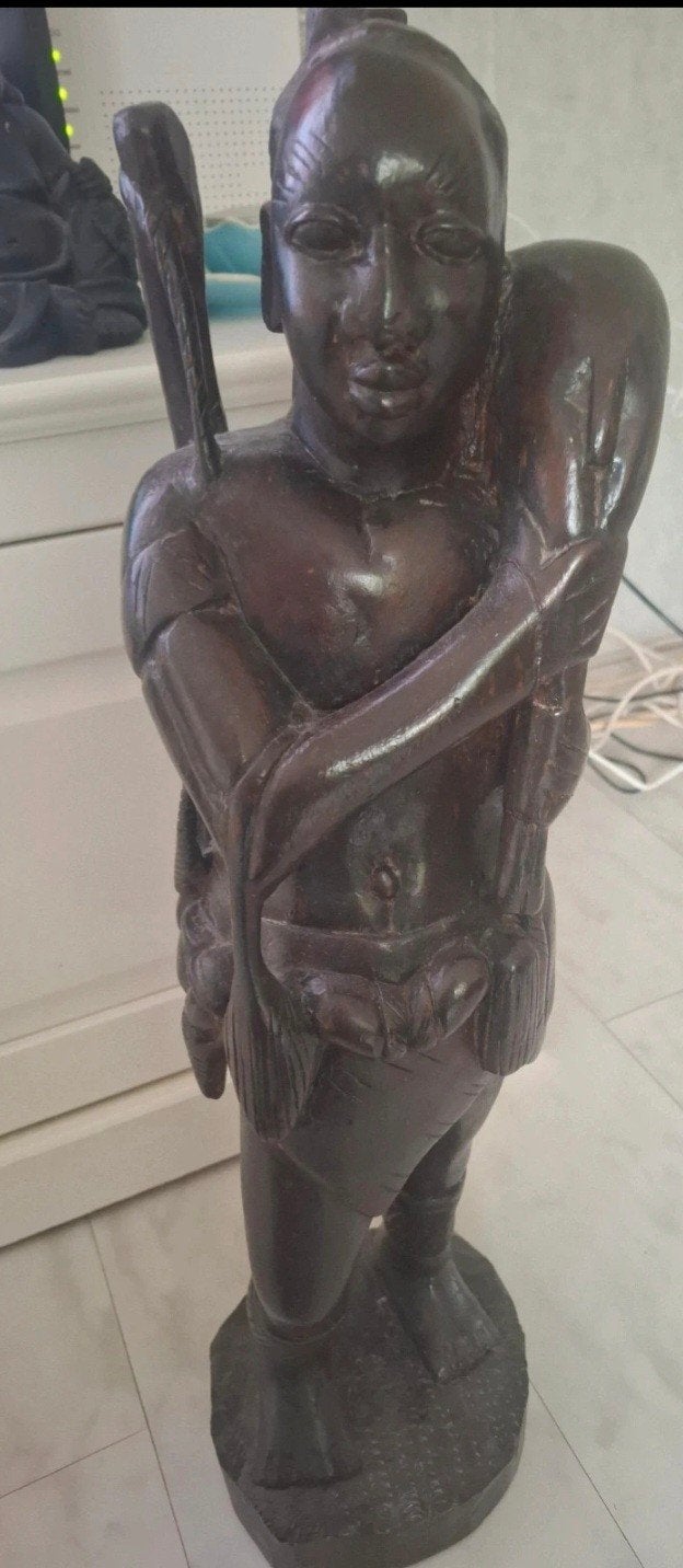 Houten Afrikaans Beeld - Man met Draagzak, Ophalen of Verzenden, Handgemaakt, 20 - 50 cm, Beeld
