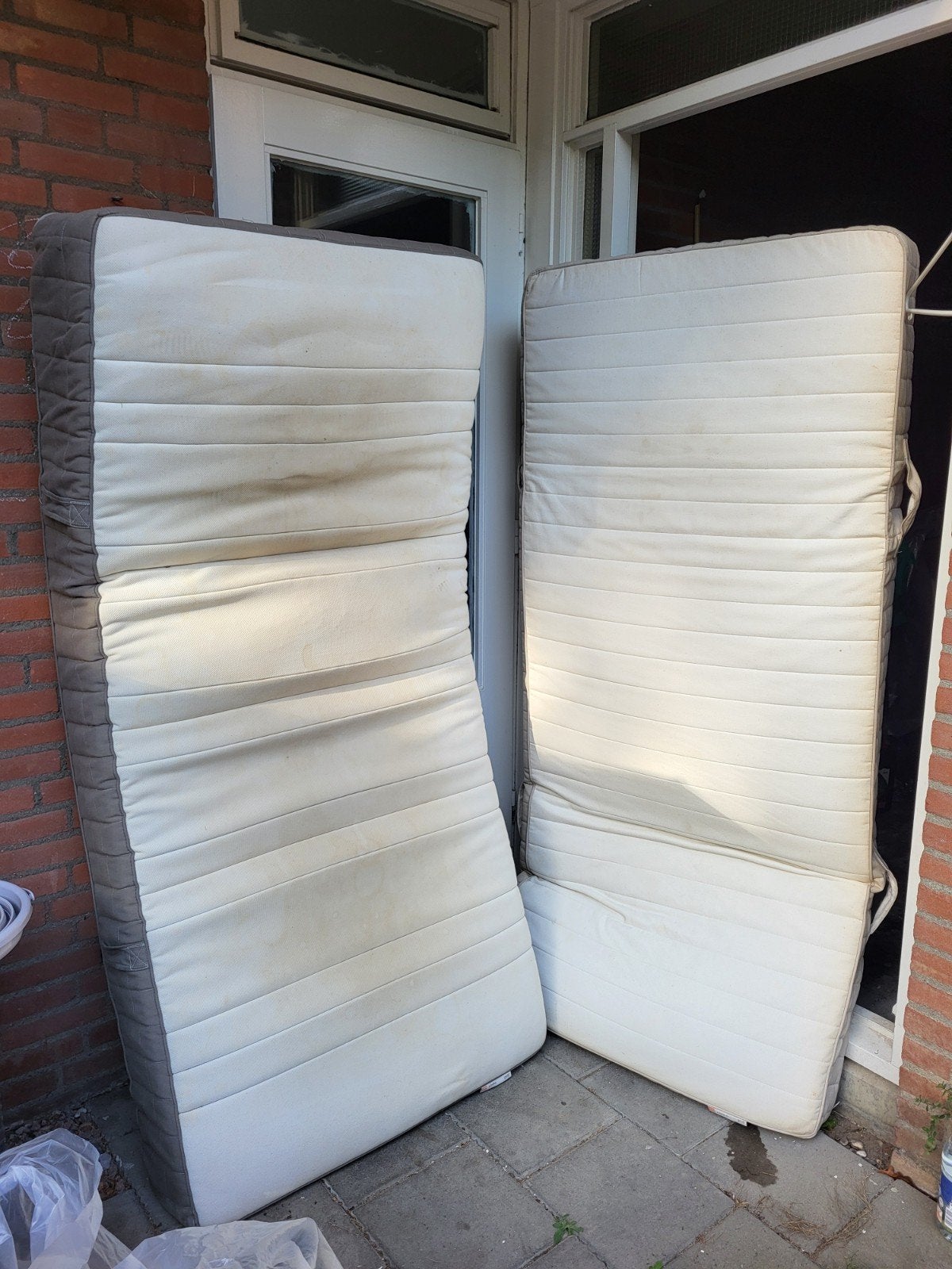 Twee gebruikte matrassen gratis af te halen, Ophalen, Gebruikt, Eenpersoons, 90 cm