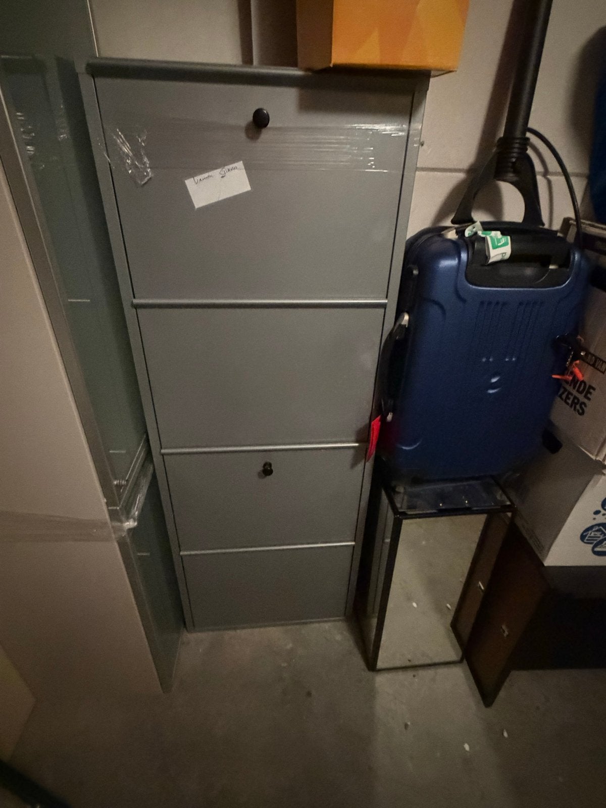 Grijze metalen schoenenkast met 4 vakken, Ophalen, Gebruikt