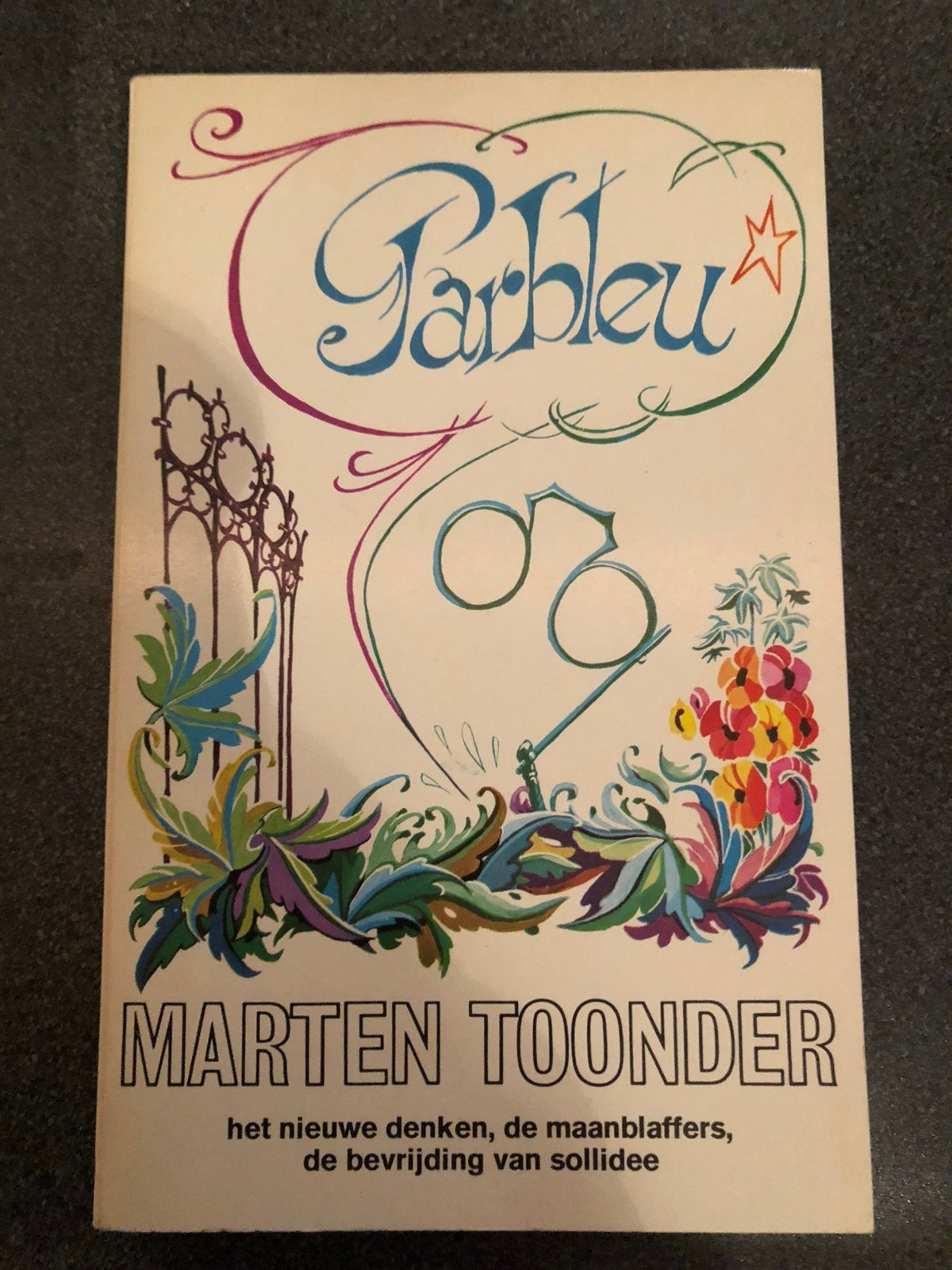 Marten Toonder - Parblue (1977), Boeken, Stripboeken, Eén stripboek, Ophalen of Verzenden, Zo goed als nieuw