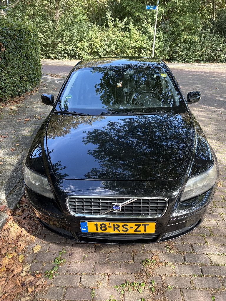 Volvo S40 1.8 2005 Zwart, Auto's, Volvo, Voorwielaandrijving, 125 pk, Zwart, 4 cilinders